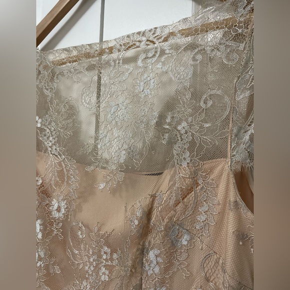 Lace dress - Picture 4 of 5